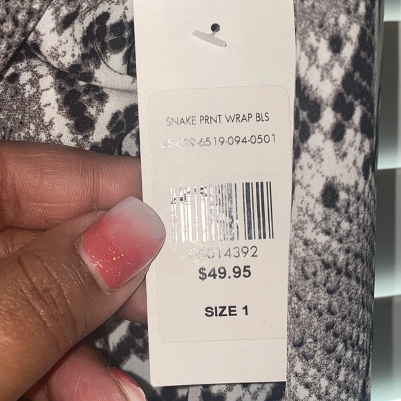 NWT size 1X (14/16W) FASHION TO FIGURE Snakeskin wrap blouse - Picture 4 of 6